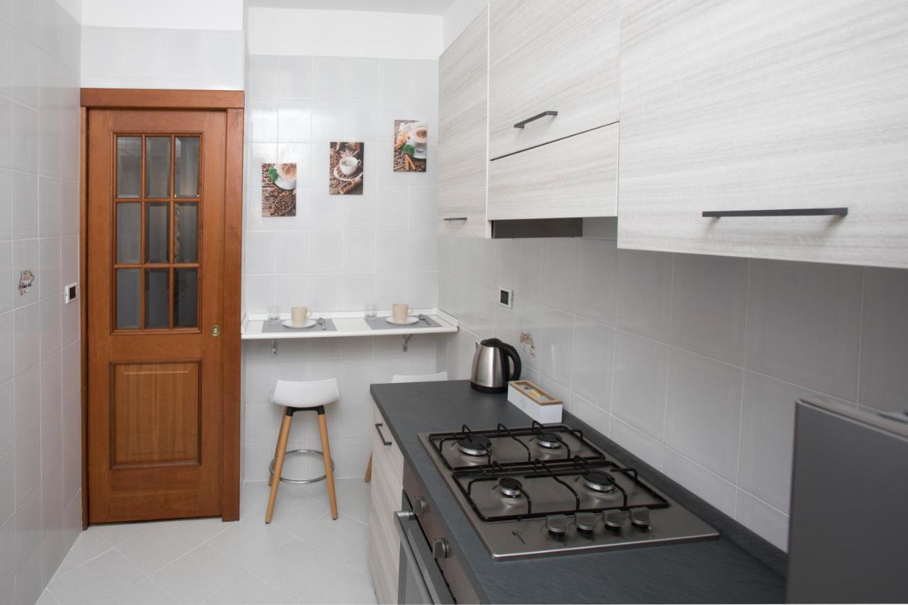 Appartamento Moderno Metro B San Paolo Рим Екстер'єр фото
