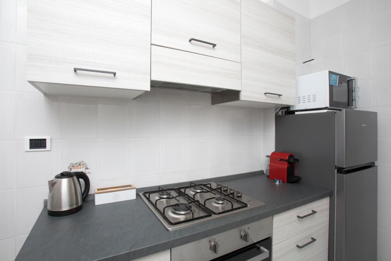 Appartamento Moderno Metro B San Paolo Рим Екстер'єр фото
